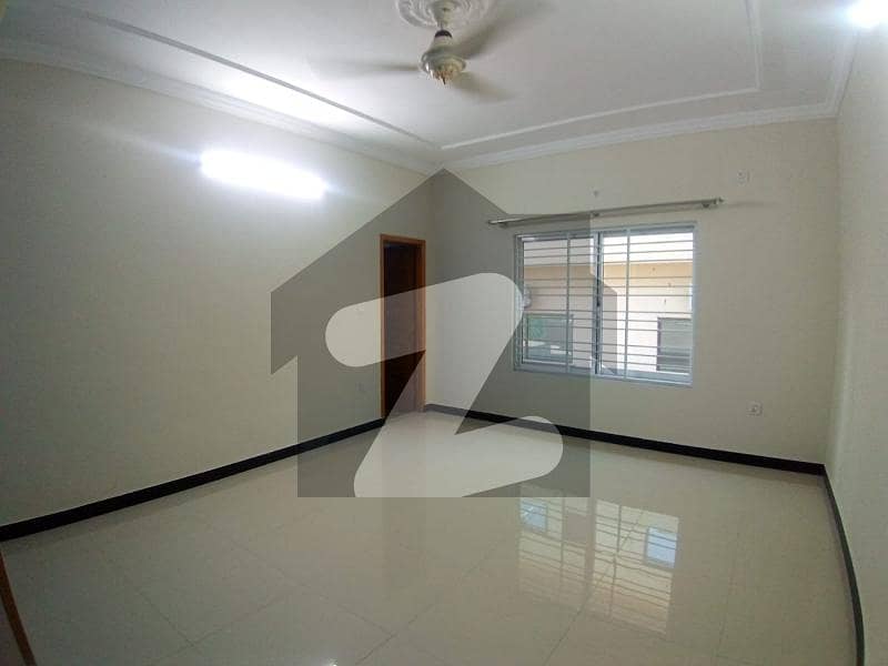 1 Kanal Lush Condition Upper Portion For Rent