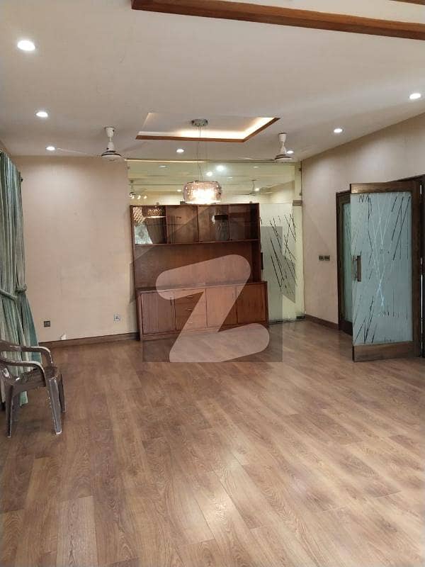 جوہر ٹاؤن فیز 1 - بلاک بی جوہر ٹاؤن فیز 1,جوہر ٹاؤن,لاہور میں 6 کمروں کا 1 کنال مکان 6.1 کروڑ میں برائے فروخت۔