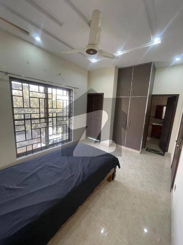 ڈی ایچ اے ڈیفینس لاہور میں 4 کمروں کا 5 مرلہ مکان 1.7 لاکھ میں کرایہ پر دستیاب ہے۔