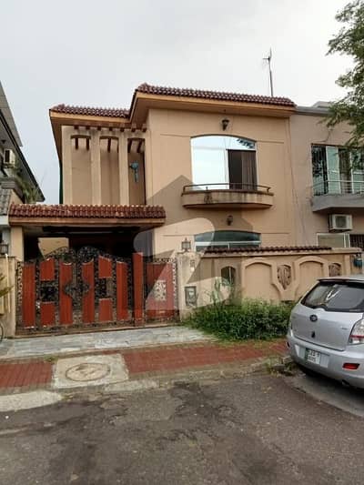 Available For Sale 10 Marla Investor Rate House 5 Bedroom Double Unit