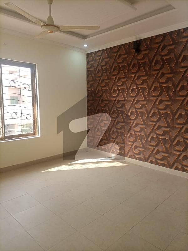 6 marla upper portion available for rent in canal garden near bahria town Lahore