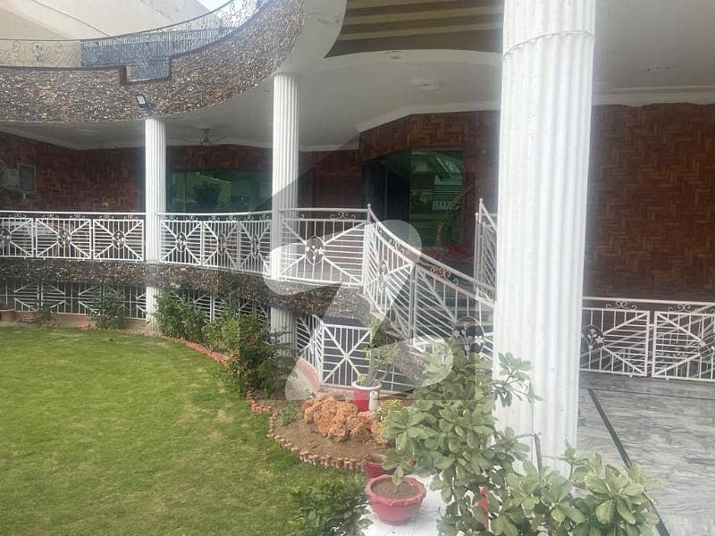 حیات آباد فیز 7 حیات آباد,پشاور میں 6 کمروں کا 1 کنال مکان 7.9 کروڑ میں برائے فروخت۔