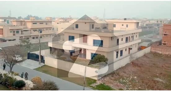 2 Kanal Double Unit 8 Bedrooms House For Sale In Wapda Town Lahore