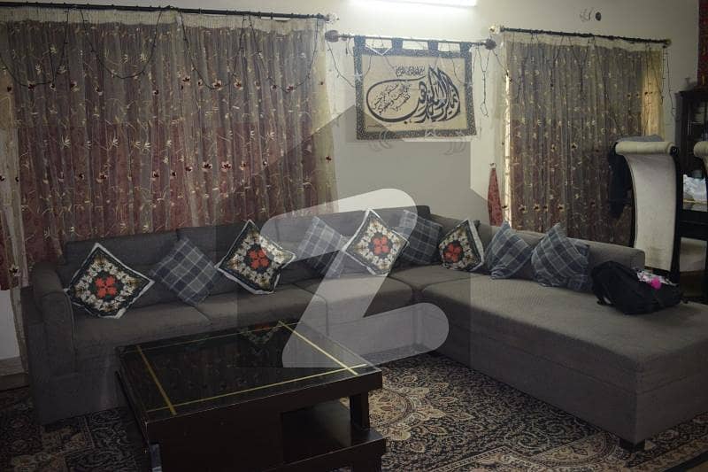 جوہر ٹاؤن فیز 2 جوہر ٹاؤن,لاہور میں 5 کمروں کا 12 مرلہ مکان 5.5 کروڑ میں برائے فروخت۔