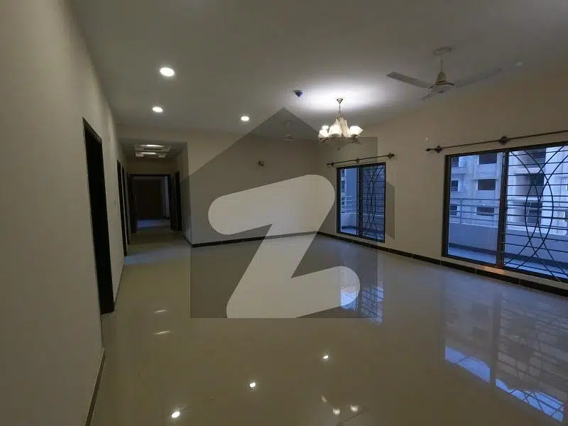 A West Open 2700 Square Feet Flat In Karachi Is On The Market For Sale