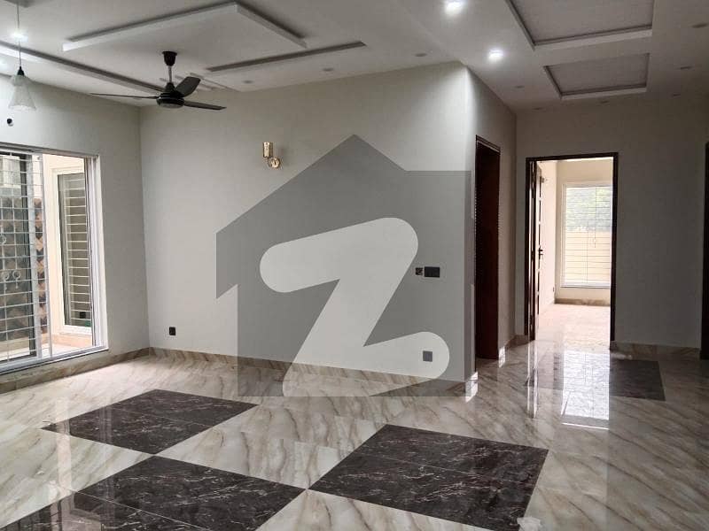 ای ایم ای سوسائٹی لاہور میں 5 کمروں کا 1 کنال مکان 1.95 لاکھ میں کرایہ پر دستیاب ہے۔