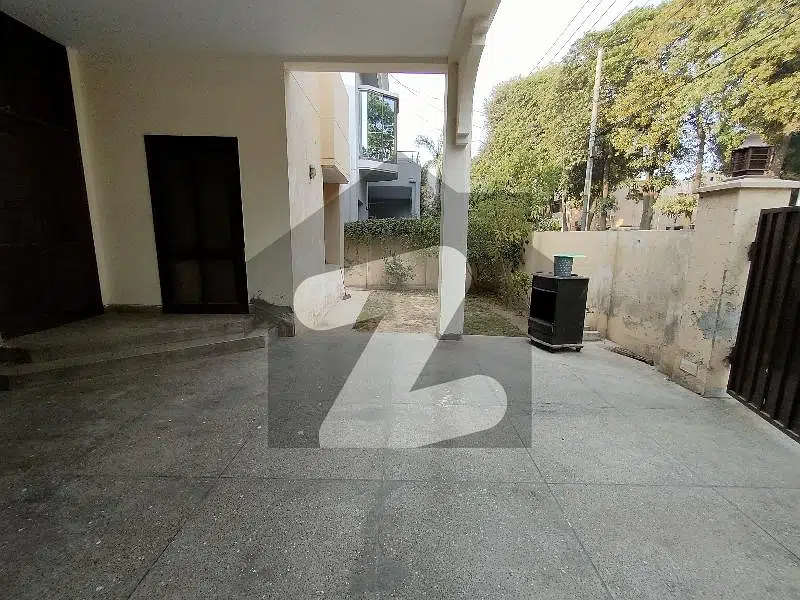 10 Marla 03-Bedroom'S House Available For Rent In Askari 9.