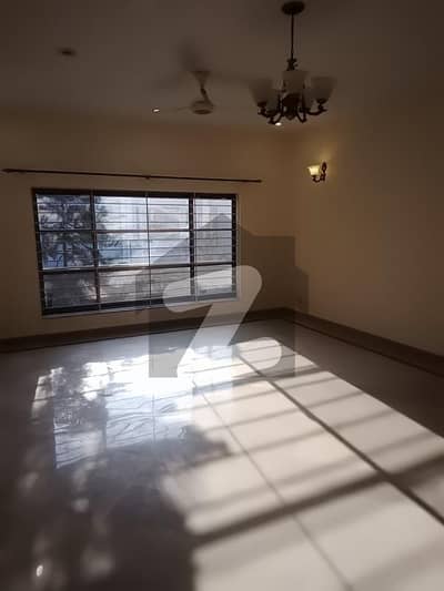 ای ۔ 11 اسلام آباد میں 3 کمروں کا 1 کنال بالائی پورشن 1.5 لاکھ میں کرایہ پر دستیاب ہے۔