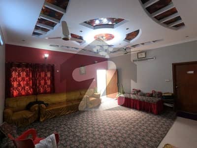 A Upper Portion Of 400 Square Yards In Rs. 36000000