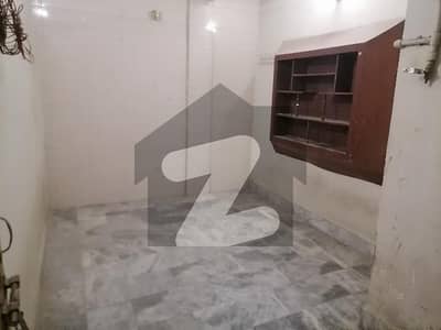Prime Location 100 Square Feet Room For rent In Sunehri Masjid Road Sunehri Masjid Road