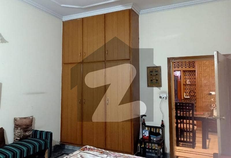 فیصل ٹاؤن ۔ بلاک سی فیصل ٹاؤن,لاہور میں 3 کمروں کا 10 مرلہ مکان 4.0 کروڑ میں برائے فروخت۔