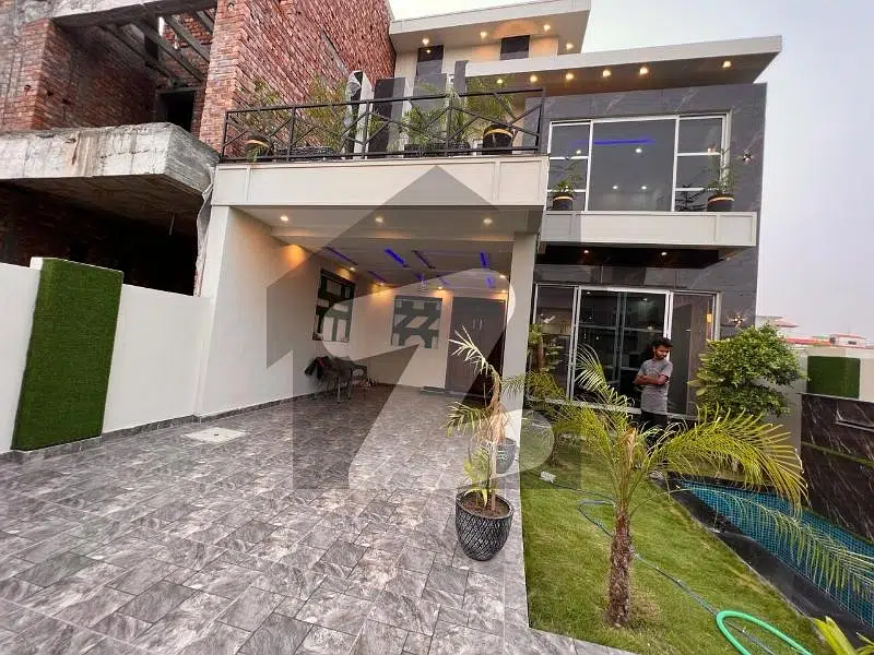 10 Marla Brand New Modren Design House Available For Sale in Formanites Housing Scheme