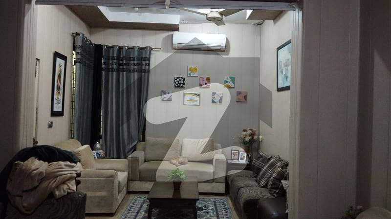 جوہر ٹاؤن فیز 1 جوہر ٹاؤن,لاہور میں 4 کمروں کا 4 مرلہ مکان 1.65 کروڑ میں برائے فروخت۔