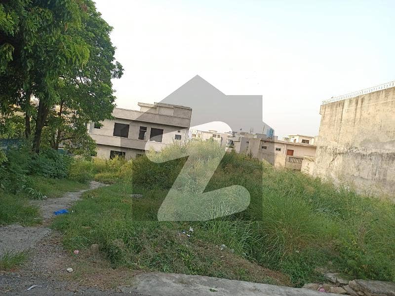 10 Marla solid land plot available for sale in pakistan town near Pwd , Bahria town , police foundation Islamabad highway