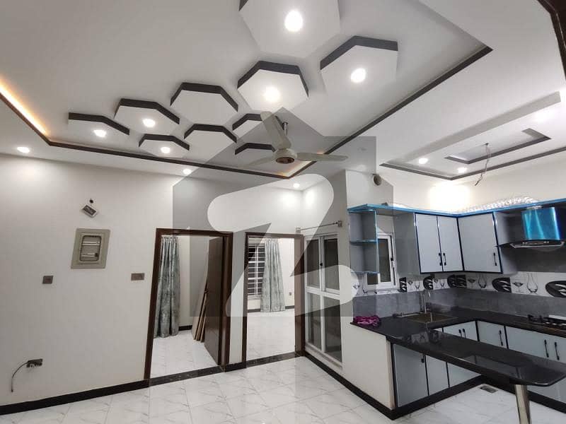 سوان گارڈن اسلام آباد میں 4 کمروں کا 5 مرلہ مکان 2.1 کروڑ میں برائے فروخت۔
