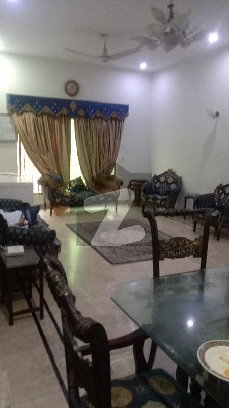 ڈی ایچ اے فیز 7 ڈی ایچ اے ڈیفینس,کراچی میں 6 کمروں کا 1 کنال مکان 7.5 کروڑ میں برائے فروخت۔