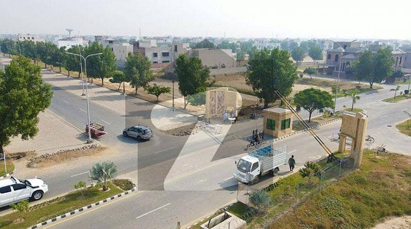 1 Kanal plot Amazing Location For sale M3 in Lake City Lahore.