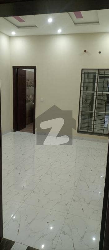 جوہر ٹاؤن فیز 1 جوہر ٹاؤن,لاہور میں 5 کمروں کا 7 مرلہ مکان 2.9 کروڑ میں برائے فروخت۔