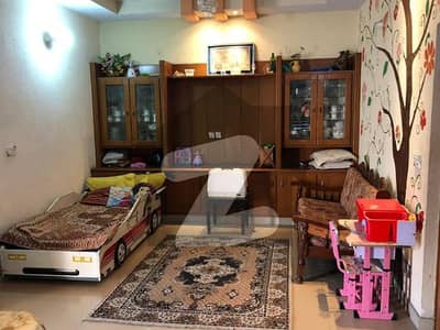 جوہر ٹاؤن لاہور میں 5 کمروں کا 7 مرلہ مکان 3.25 کروڑ میں برائے فروخت۔
