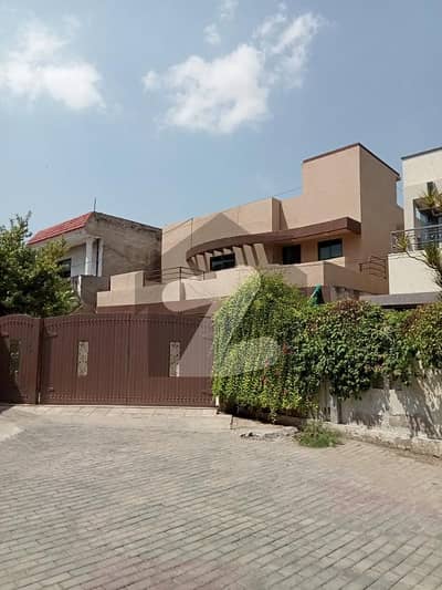 گلبرگ 3 گلبرگ,لاہور میں 5 کمروں کا 1 کنال مکان 15.5 کروڑ میں برائے فروخت۔