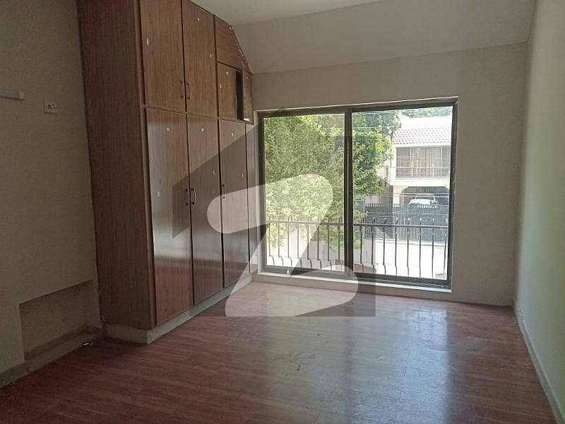 HOUSE FOR SALE GULBERG MALL ROAD SHADMAN LAHORE