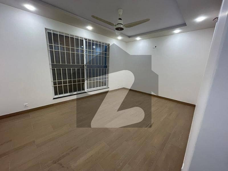 گارڈن ٹاؤن - احمد بلاک گارڈن ٹاؤن,لاہور میں 5 کمروں کا 1 کنال مکان 7.5 کروڑ میں برائے فروخت۔