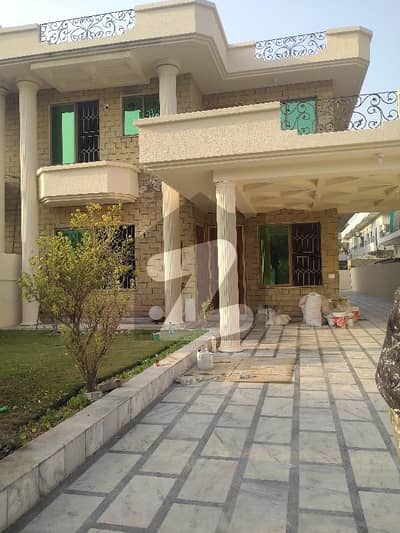 F-10 One Kanal 5 Bed Full House At Top Class Location