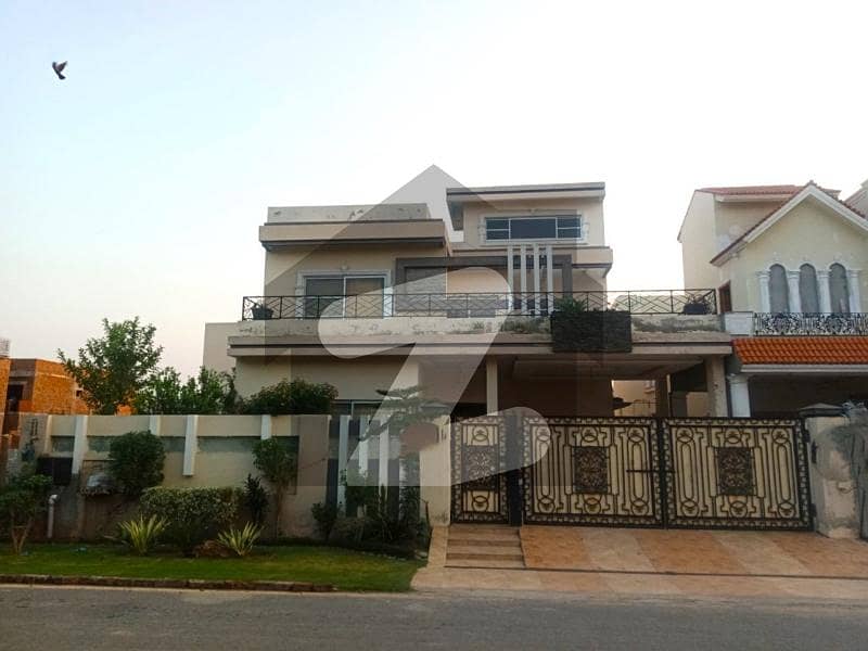 1 Kanal House In DHA Phase 8 - Ex Park View Is Available