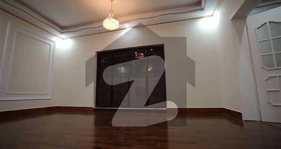 ای ایم ای سوسائٹی لاہور میں 6 کمروں کا 1 کنال مکان 10.0 کروڑ میں برائے فروخت۔