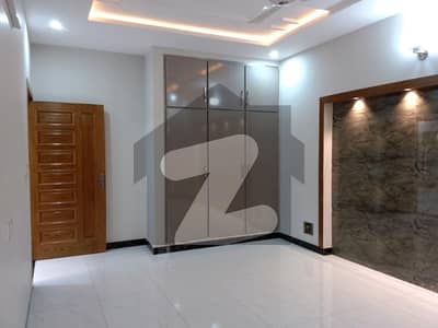 جی ۔ 14 اسلام آباد میں 6 کمروں کا 9 مرلہ مکان 2.0 لاکھ میں کرایہ پر دستیاب ہے۔