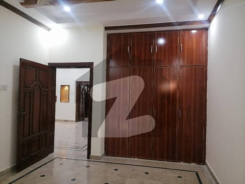 اولڈ باڑہ روڈ پشاور میں 7 کمروں کا 5 مرلہ مکان 3.5 کروڑ میں برائے فروخت۔