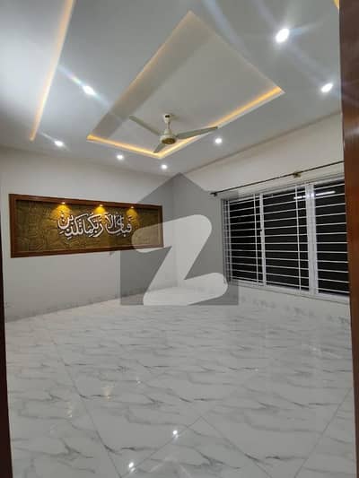 بحریہ ٹاؤن فیز 8 بحریہ ٹاؤن راولپنڈی,راولپنڈی میں 5 کمروں کا 7 مرلہ مکان 2.45 کروڑ میں برائے فروخت۔