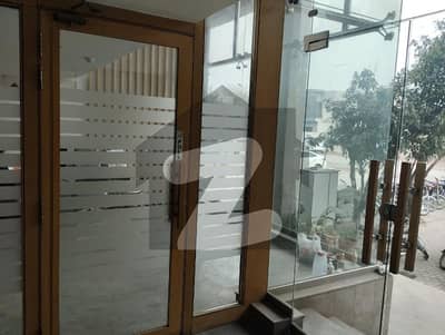 گارڈن ٹاؤن - بابر بلاک گارڈن ٹاؤن,لاہور میں 6 کمروں کا 2 کنال مکان 8.0 لاکھ میں کرایہ پر دستیاب ہے۔