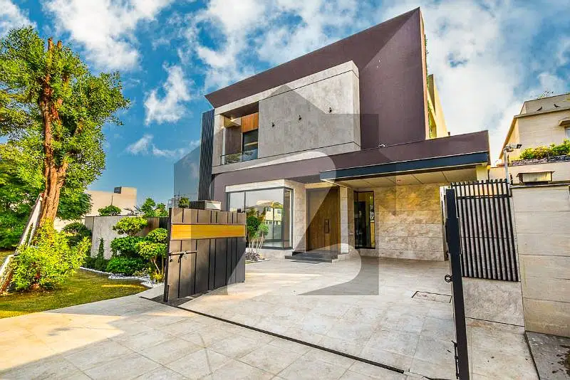 Near To
Defence Raya
Golf Course 1 Kanal Luxury Design House Is Available For Sale In DHA Phase-6