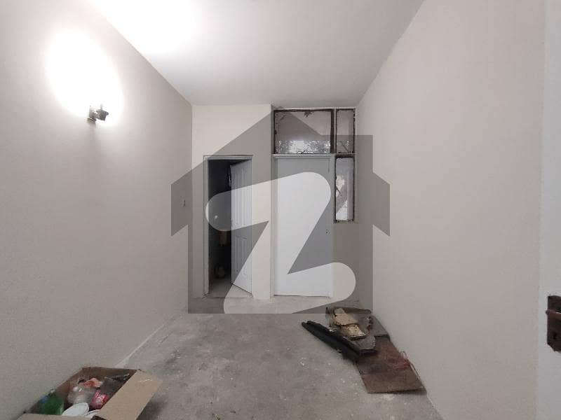 10Marla 03Bedroom's 2nd Floor Flat Available For Rent in Askari 2