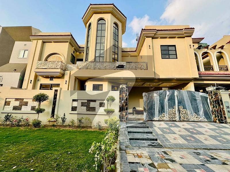 فارمانئیٹس ہاؤسنگ سکیم لاہور میں 6 کمروں کا 10 مرلہ مکان 3.75 کروڑ میں برائے فروخت۔