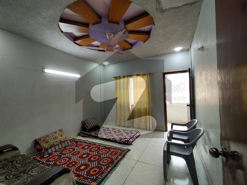 طارق روڈ کراچی میں 3 کمروں کا 7 مرلہ فلیٹ 1.5 کروڑ میں برائے فروخت۔