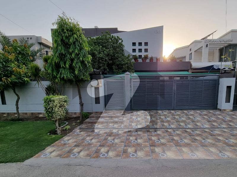 DEFENCE 1 KANAL BUNGALOW IDEAL LOCATION REASONABLE PRICE
