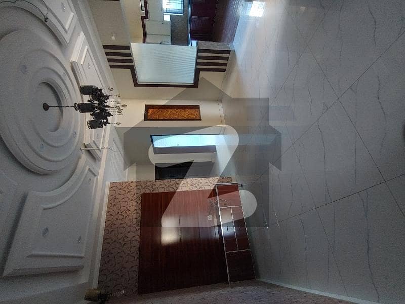 کینال گارڈن لاہور میں 6 کمروں کا 9 مرلہ مکان 2.85 کروڑ میں برائے فروخت۔