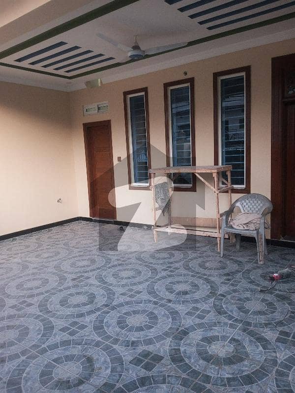 سوان گارڈن اسلام آباد میں 6 کمروں کا 9 مرلہ مکان 3.25 کروڑ میں برائے فروخت۔