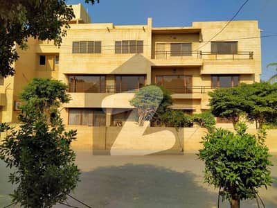 سِی ویو اپارٹمنٹس کراچی میں 3 کمروں کا 11 مرلہ فلیٹ 1.6 لاکھ میں کرایہ پر دستیاب ہے۔