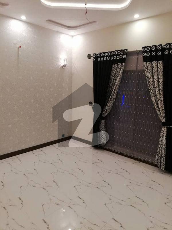 پارک ویو سٹی ۔ ٹوپز بلاک پارک ویو سٹی,لاہور میں 4 کمروں کا 5 مرلہ مکان 1.9 کروڑ میں برائے فروخت۔