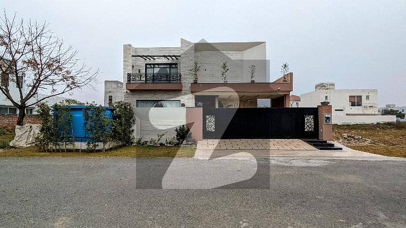 MODERN DESIGN OWNER MADE 1 KANAL BUNGALOW FOR SALE ON IDEAL LOCATION
