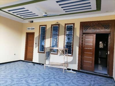 سوان گارڈن ۔ بلاک ای سوان گارڈن,اسلام آباد میں 6 کمروں کا 9 مرلہ مکان 3.3 کروڑ میں برائے فروخت۔