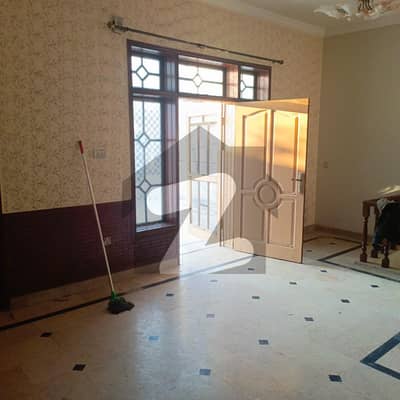 ڈیفنس روڈ راولپنڈی میں 3 کمروں کا 8 مرلہ بالائی پورشن 42.0 ہزار میں کرایہ پر دستیاب ہے۔