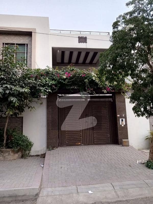 independent banglow For Rent On Main Shaheed-E-Milat Road - 250 Sq Yards!