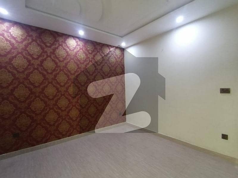 گلشنِِِ راوی ۔ بلاک سی گلشنِ راوی,لاہور میں 5 کمروں کا 10 مرلہ مکان 5.5 کروڑ میں برائے فروخت۔