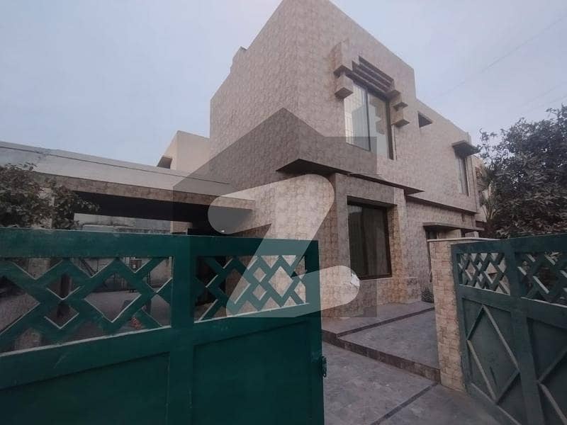 ایڈن ایوینیو ایڈن,لاہور میں 4 کمروں کا 10 مرلہ مکان 1.1 لاکھ میں کرایہ پر دستیاب ہے۔