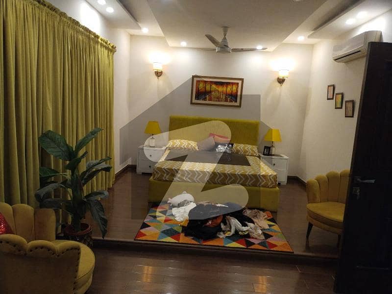 ڈی ایچ اے فیز 1 - بلاک ایل فیز 1,ڈیفنس (ڈی ایچ اے),لاہور میں 6 کمروں کا 2 کنال مکان 10.5 کروڑ میں برائے فروخت۔
