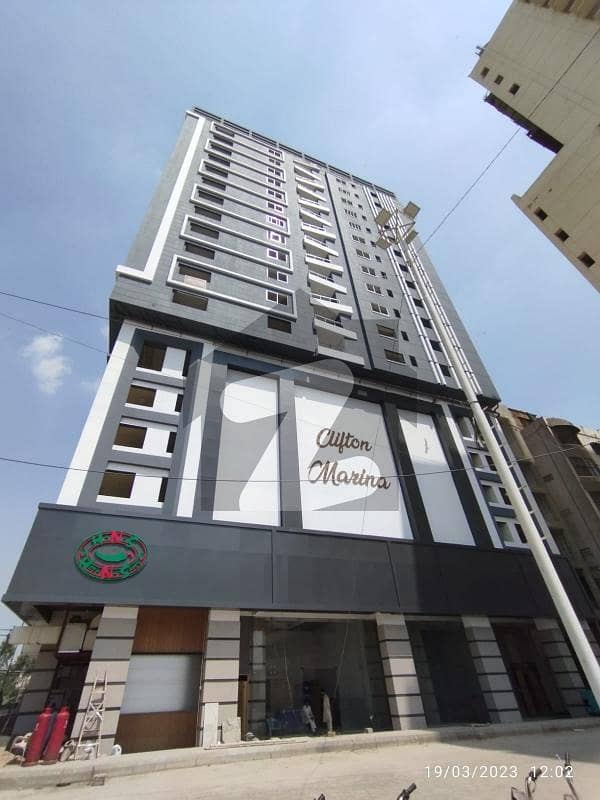 کلفٹن ۔ بلاک 7 کلفٹن,کراچی میں 4 کمروں کا 10 مرلہ فلیٹ 4.5 کروڑ میں برائے فروخت۔